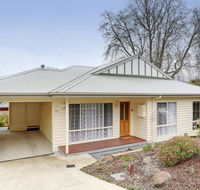 Edwards Rose - Tourism Canberra