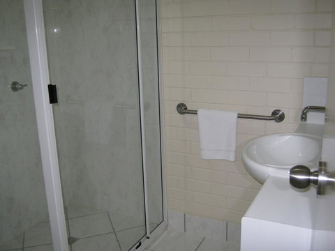 Emu Park Motel - Tourism Canberra 3