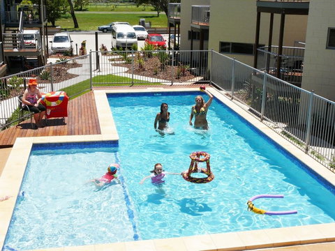 Emu's Beach Resort - Tourism Canberra 0
