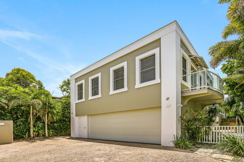 Enjoy The Views, Sunshine Beach - Tourism Canberra 0