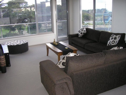 Esplanade Frontage 7B - Tourism Canberra 3