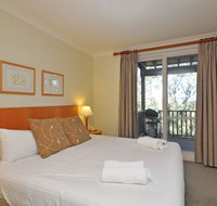 Executive 1 bedroom Spa Villa located within Cypress Lakes Resort - Tourism Canberra