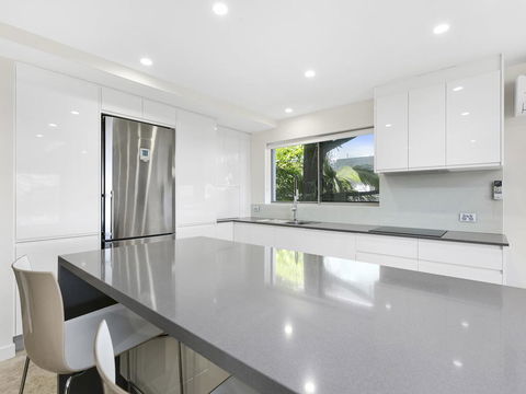 Exquisite Penthouse With Views To Laguna Bay - Unit 3 Taralla 18 Edgar Bennett Avenue - Tourism Canberra 1
