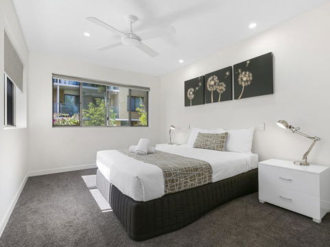 Exquisite Penthouse With Views To Laguna Bay - Unit 3 Taralla 18 Edgar Bennett Avenue - Tourism Canberra 2