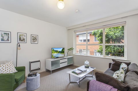 Family-friendly Apartment In Green Glen Iris - Tourism Canberra 0