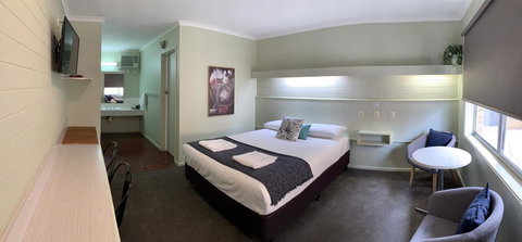 Finley Country Club Hotel Motel - Tourism Canberra 3