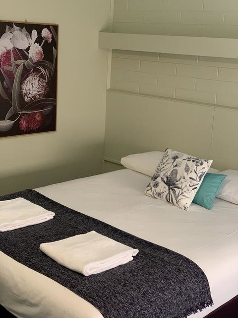 Finley Country Club Hotel Motel - Tourism Canberra 1