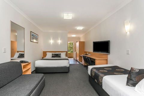 Flag Motor Lodge - Tourism Canberra 3