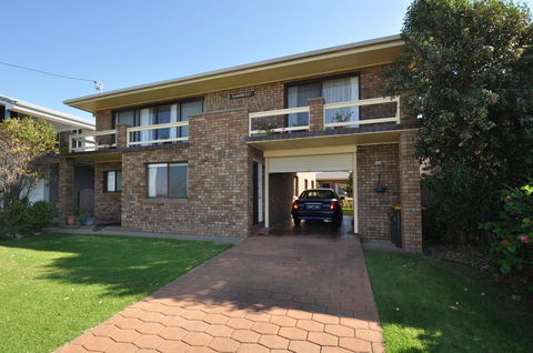 Flat 1/15 Dalmeny Drive - Tourism Canberra 0