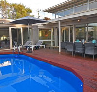FLORENCE HOUSE Sundrenched Luxury with Pool  Deck - Tourism Canberra