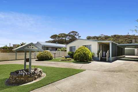 Four Sisters - Beachside Holiday - Tourism Canberra 0