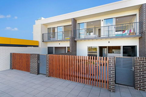 G149 - Apt 1 - Tourism Canberra 0
