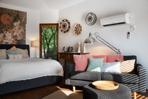 Gables Bend On High - Tourism Canberra 0