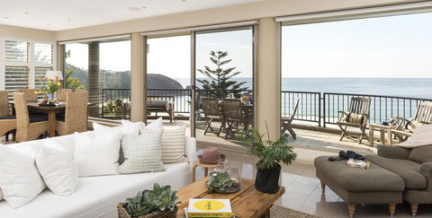 Gaze North Mollymook - Tourism Canberra 0