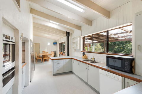 Getaway South Coast - Holiday House With Pool - Tourism Canberra 0