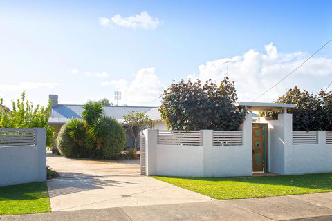 GIFFORD HOUSE - Tourism Canberra 1