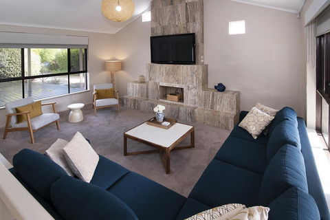 GIFFORD HOUSE - Tourism Canberra 2