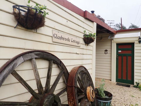 Glenbrook House & Cottage - Tourism Canberra 0