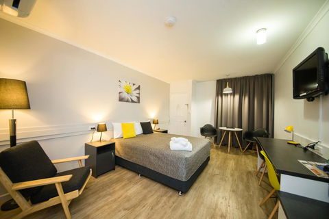 Glenmore Palms Motel - Tourism Canberra 0