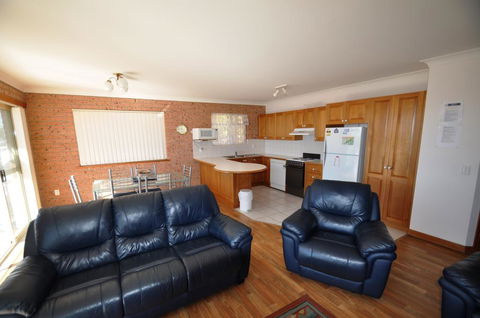 Grand Pacific 1 - Unit 4 - Tourism Canberra 3