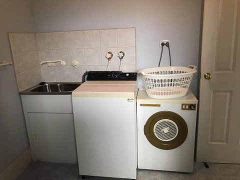 Guesthouse On Dolphin - Tourism Canberra 1