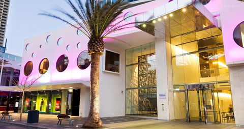 H Ocean View In Surfers Paradise - Tourism Canberra 1