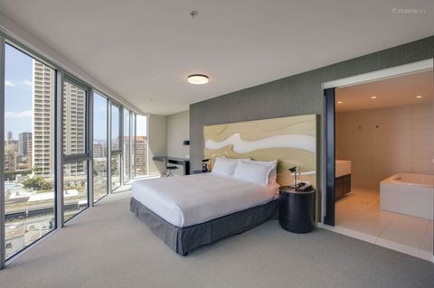 H Ocean View In Surfers Paradise - Tourism Canberra 2