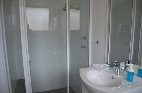 Harbourside Motel - Tourism Canberra 3