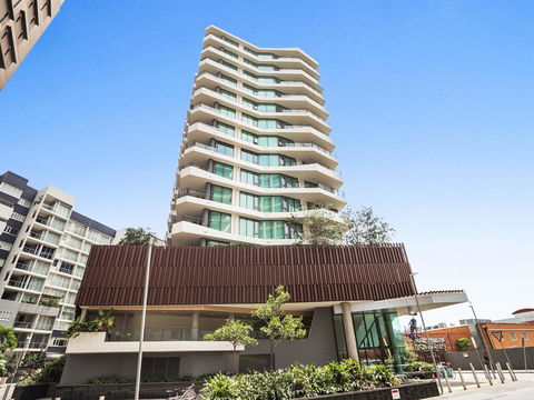 HARBOURSIDE- Hosted By: L'Abode Accommodation - Tourism Canberra 3