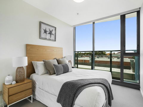 HARBOURSIDE- Hosted By: L'Abode Accommodation - Tourism Canberra 2