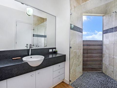 HEARN'S BEACH HOUSE - Tourism Canberra 3