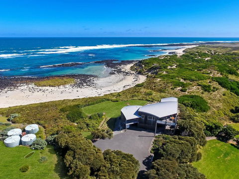 HEARN'S BEACH HOUSE - Tourism Canberra 0
