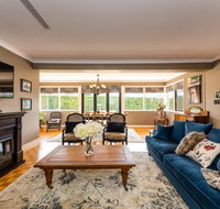 Hedge House - luxury space style great location - Tourism Canberra