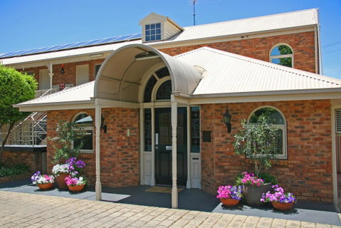 Hermitage Motor Inn - Tourism Canberra 1