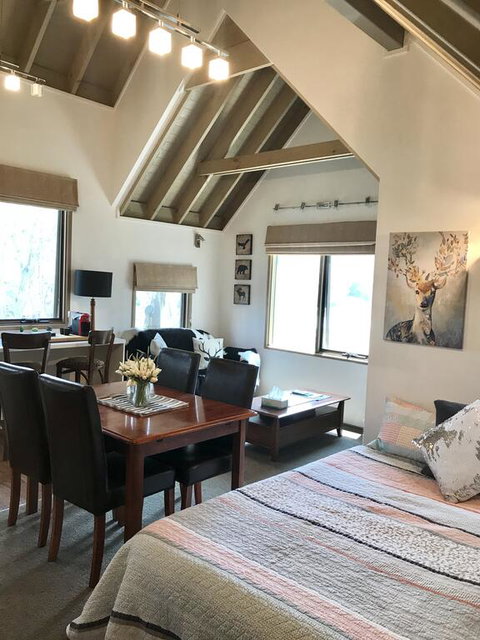 Hetos Hut - Tourism Canberra 3