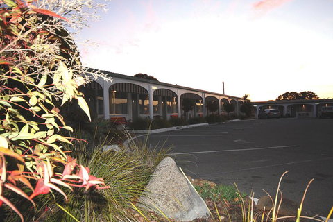 Hi Way Motor Inn - Tourism Canberra 2