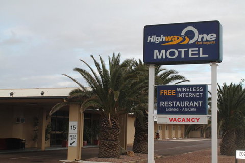 Highway One Motel - Tourism Canberra 3