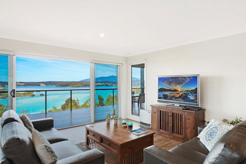 Hillcrest Views Of Wagonga - Tourism Canberra 0