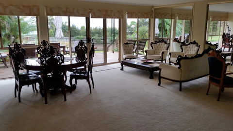 Hilltop Hideaway - Tourism Canberra 0