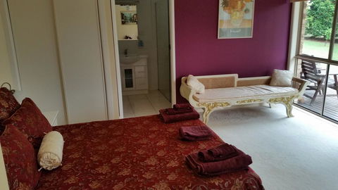 Hilltop Hideaway - Tourism Canberra 3