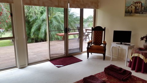 Hilltop Hideaway - Tourism Canberra 2