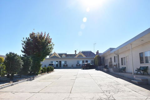 Hillview Motel - Tourism Canberra 0