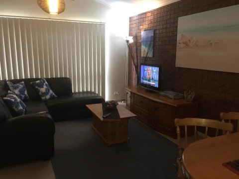 Holiday Home In The Heart Of Anglesea - Tourism Canberra 3