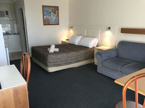 Holiday Lodge Motor Inn - Tourism Canberra 1
