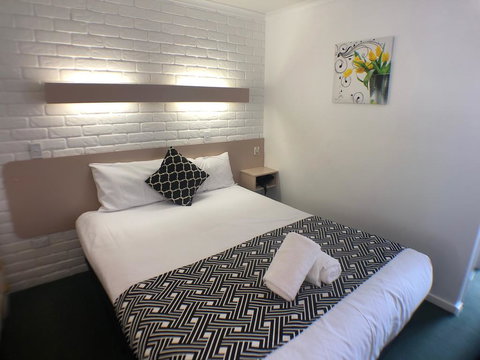 Jacaranda Place Motor Inn - Tourism Canberra 2