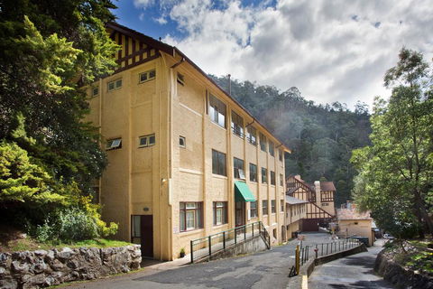 Jenolan Caves House - Tourism Canberra 2