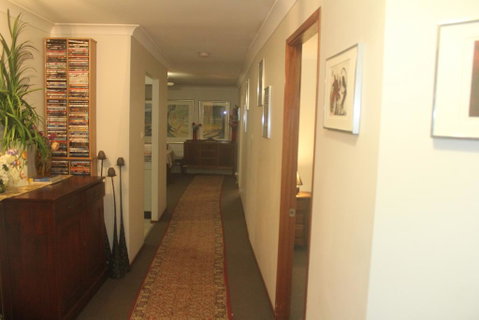 JOHN HUNTER B&B - Tourism Canberra 0