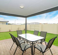 Kangaroo Retreat - Tourism Canberra