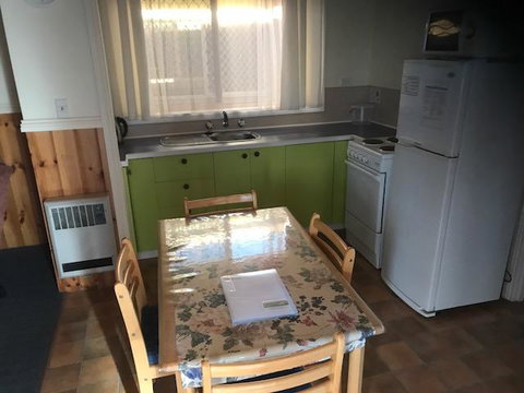 Kellraine Holiday Units - Tourism Canberra 0