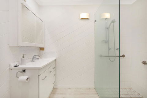 Kianga Parade Beach House - Tourism Canberra 3